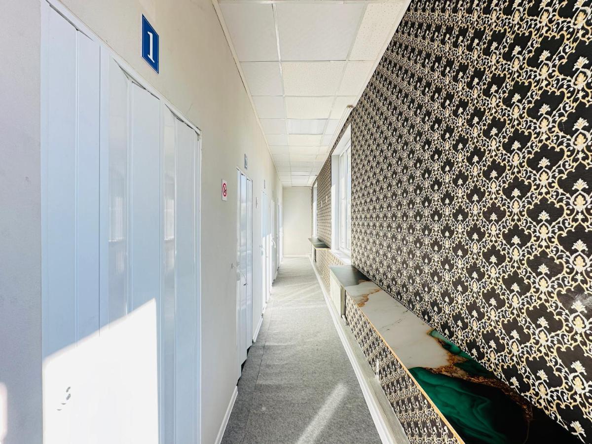 Center Capsule Hotel - Hizvo