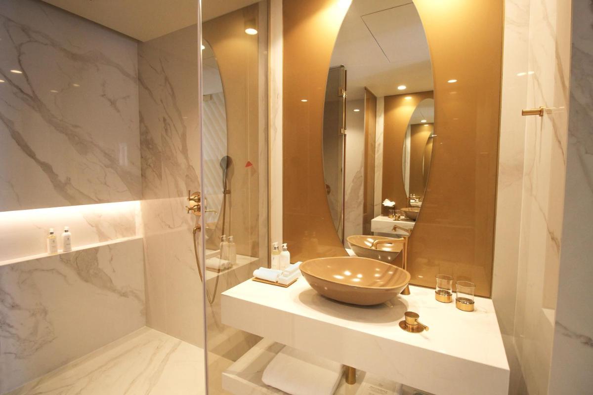 Uma casa de banho em Savoy Palace - The Leading Hotels of the World - Savoy Signature
