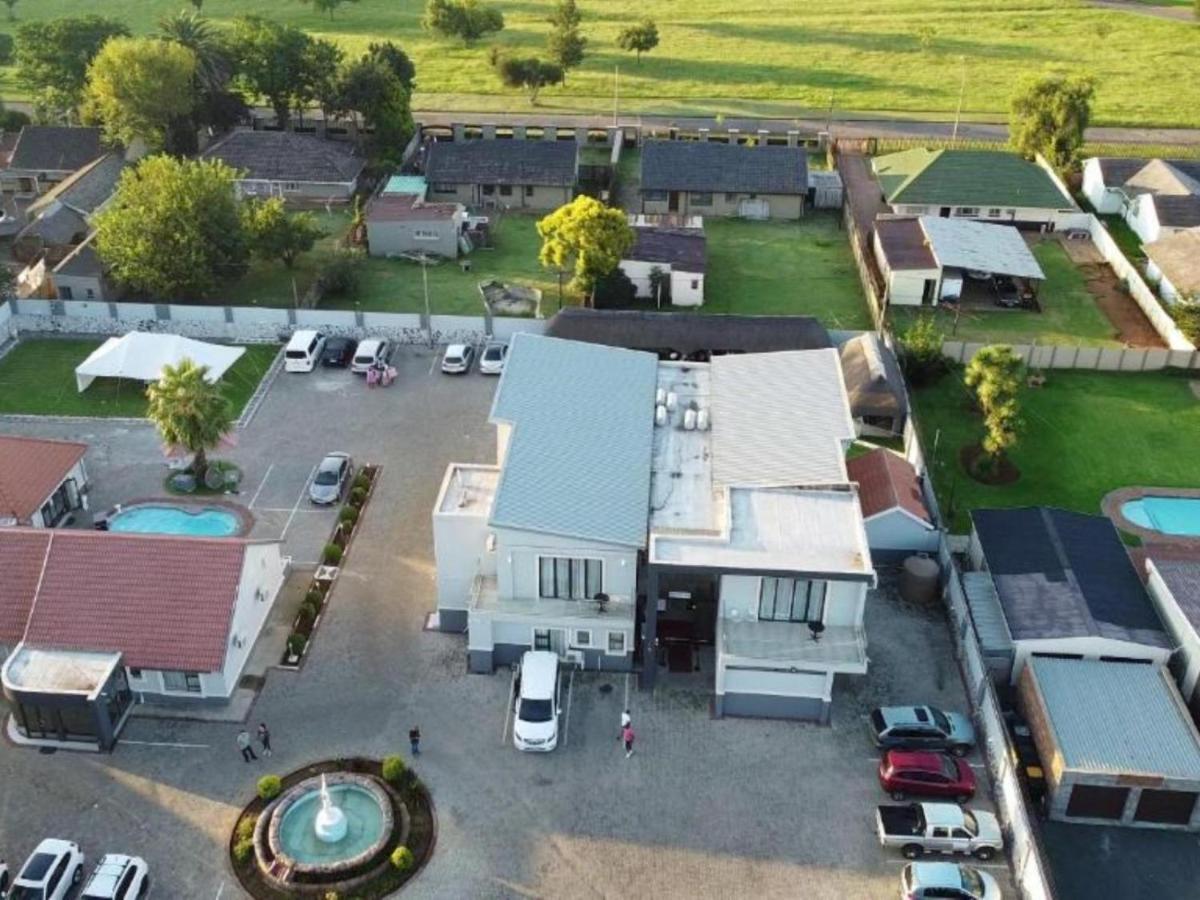 Lifestyle Lodge Hotel - Housity