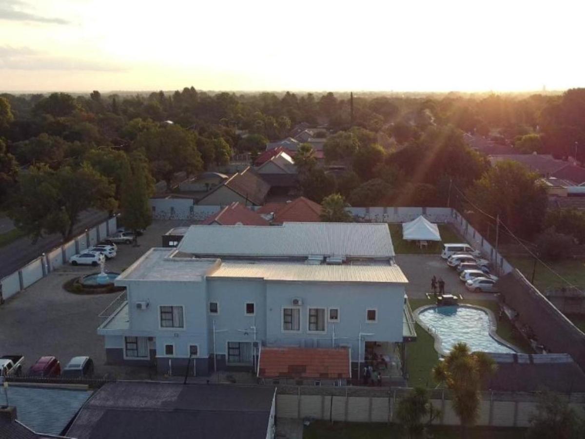 Lifestyle Lodge Hotel - Housity