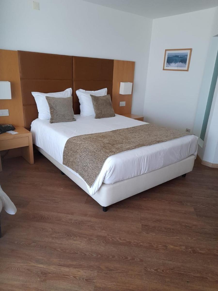 Uma cama ou camas num quarto em Hotel Atlantida Sol