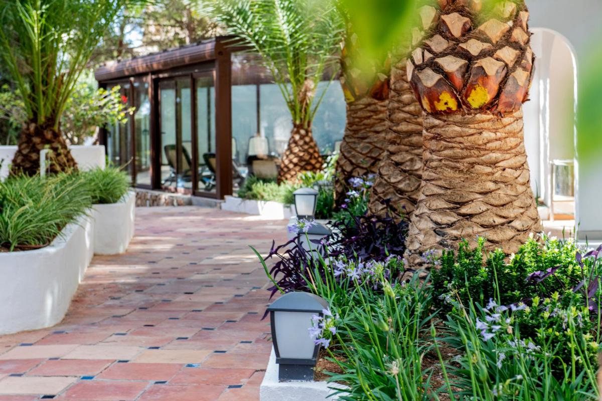 Jardín al aire libre en Hotel ROC Illetas & SPA