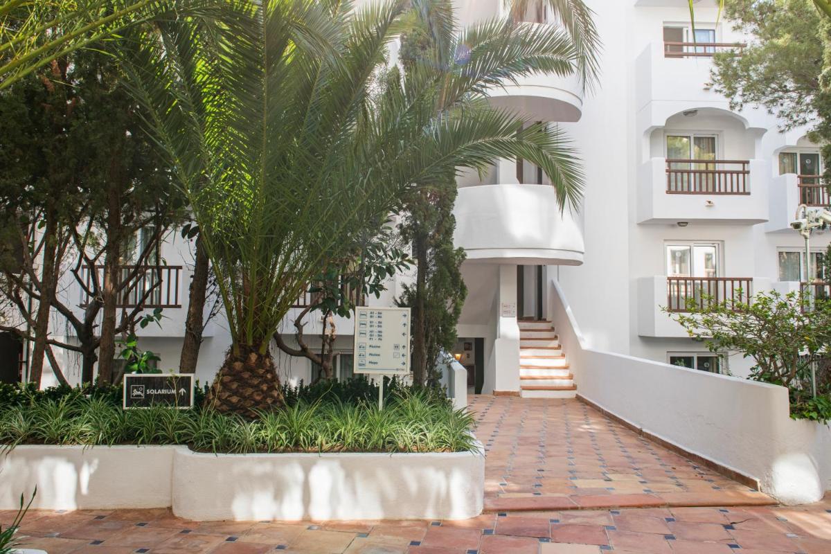 Jardín al aire libre en Hotel ROC Illetas & SPA