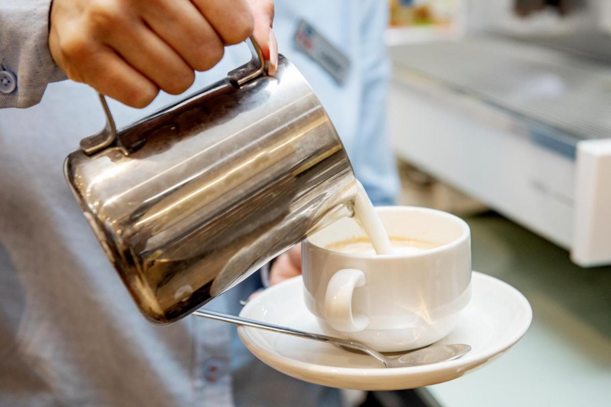 Utensilios para hacer té y café en Hotel ROC Illetas & SPA