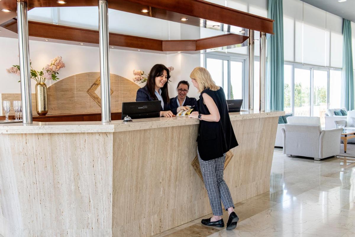 Clientes alojados en Hotel ROC Illetas & SPA