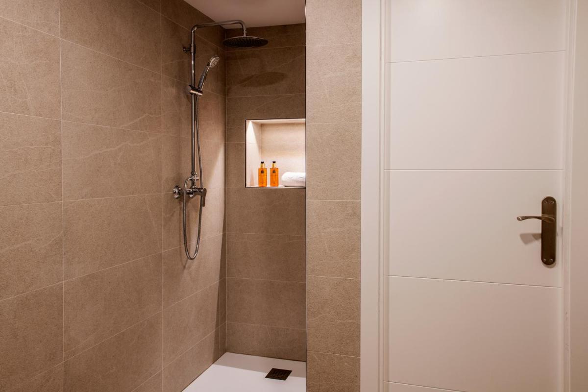 Un baño de Hotel ROC Illetas & SPA