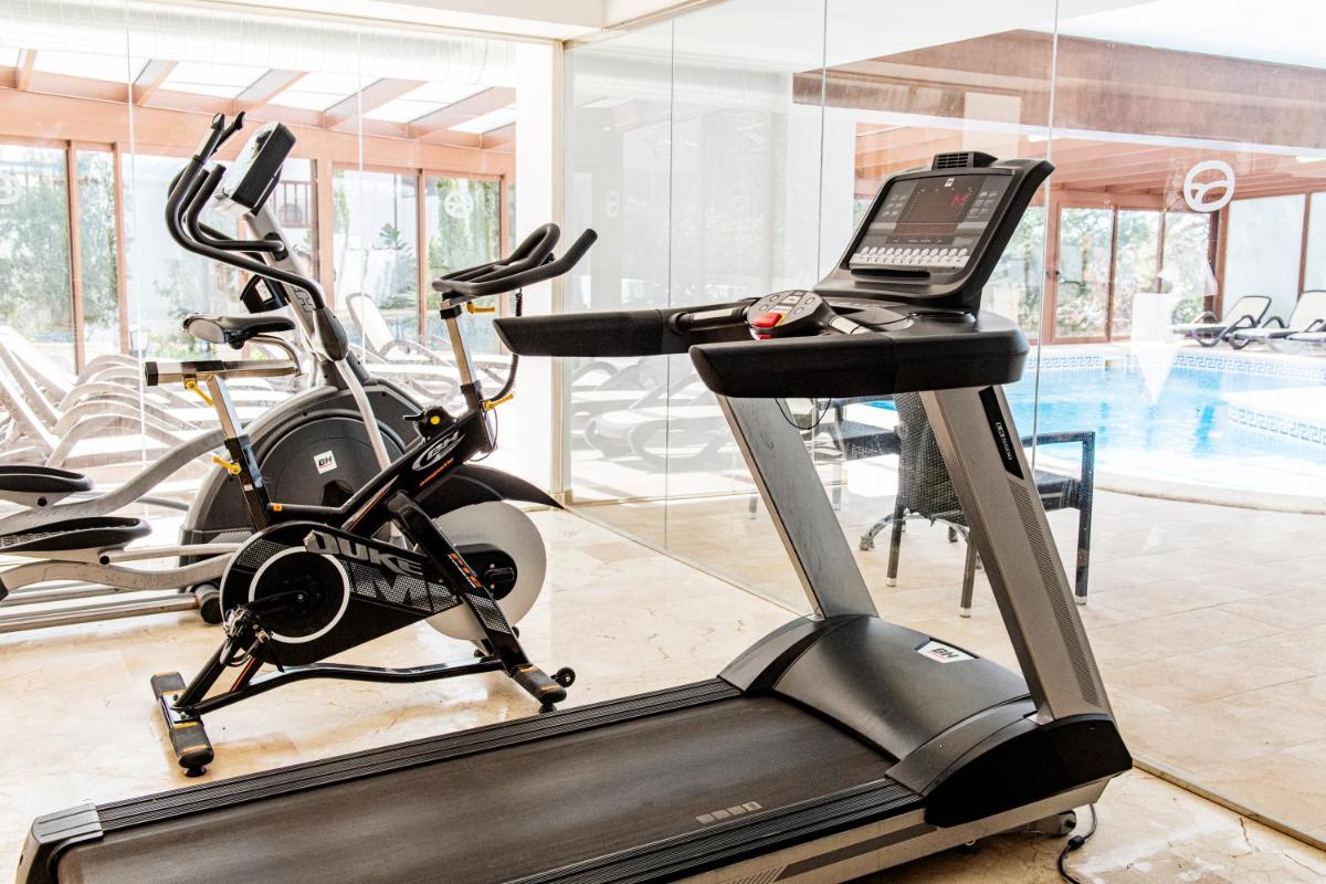 Gimnasio o instalaciones de fitness de Hotel ROC Illetas & SPA
