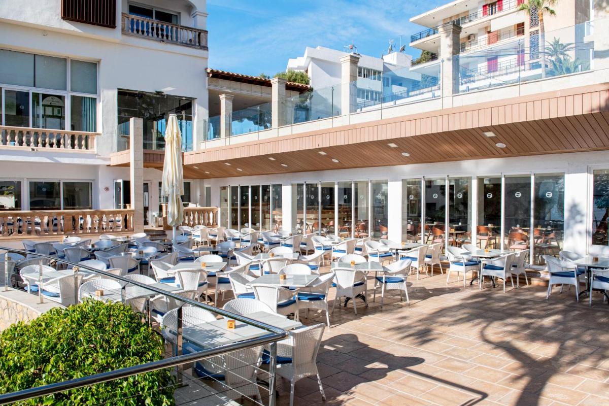 Un restaurante o sitio para comer en Hotel ROC Illetas & SPA