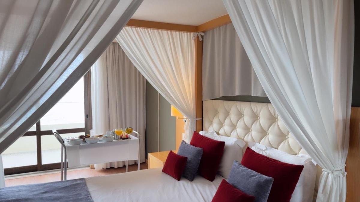 Uma cama ou camas num quarto em Hotel Atlantida Sol