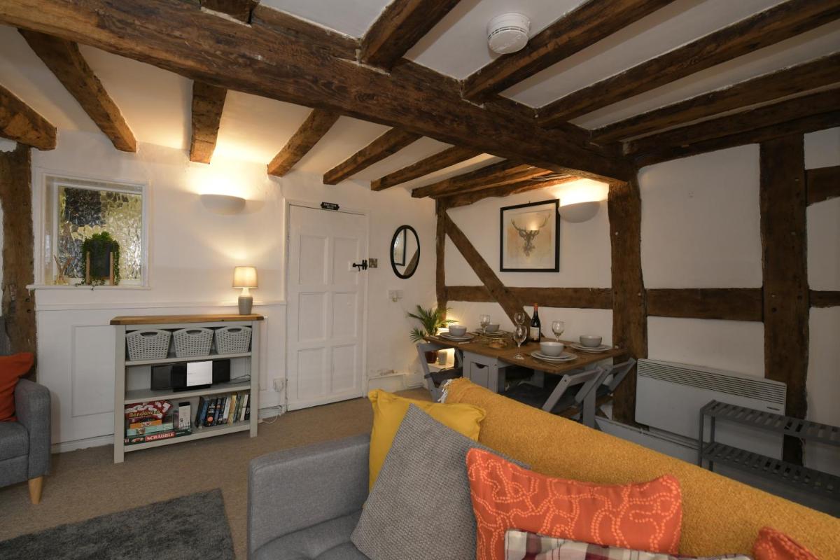 Entire Home 2min walk to Shrewsbury town centre Sleeps 6 - Housity