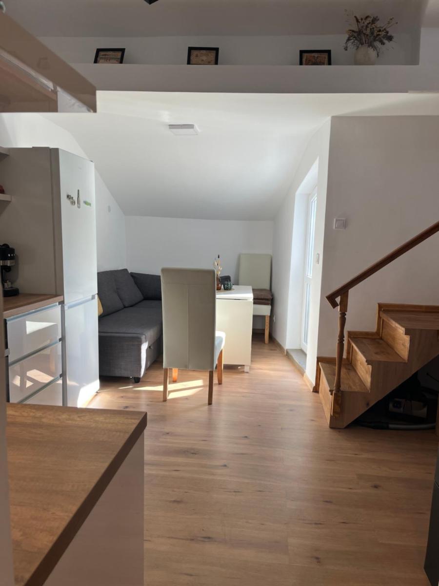 stylish three bed condo - Hizvo
