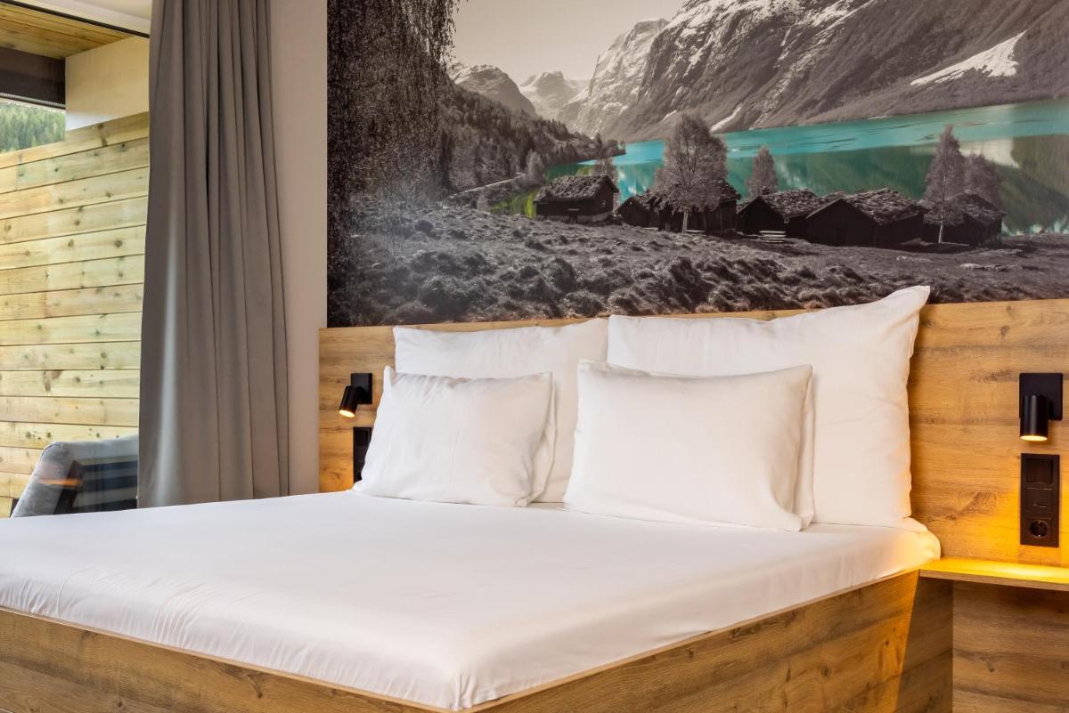 Stryn House - Hotel & Apartments - Housity