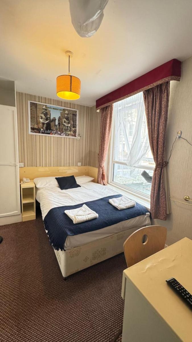 Earls Court Hotel - Housity