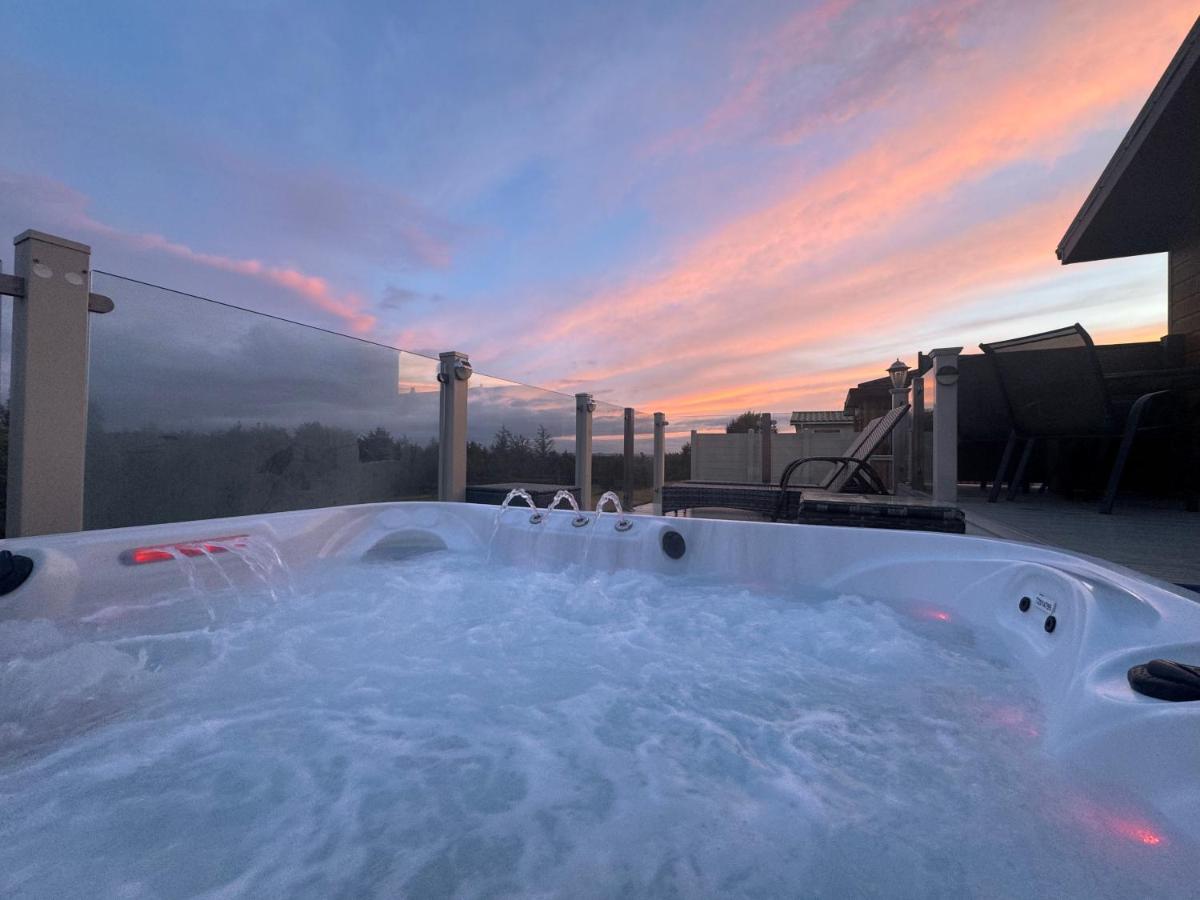 Hot Tub Lodge Percy Wood Golf Course - Housity