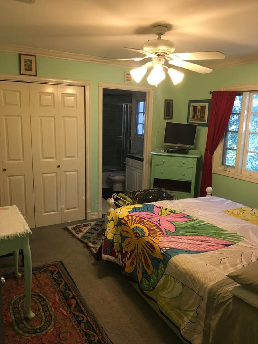 Suitetrails - Elaine's Hollywood Bed & Breakfast