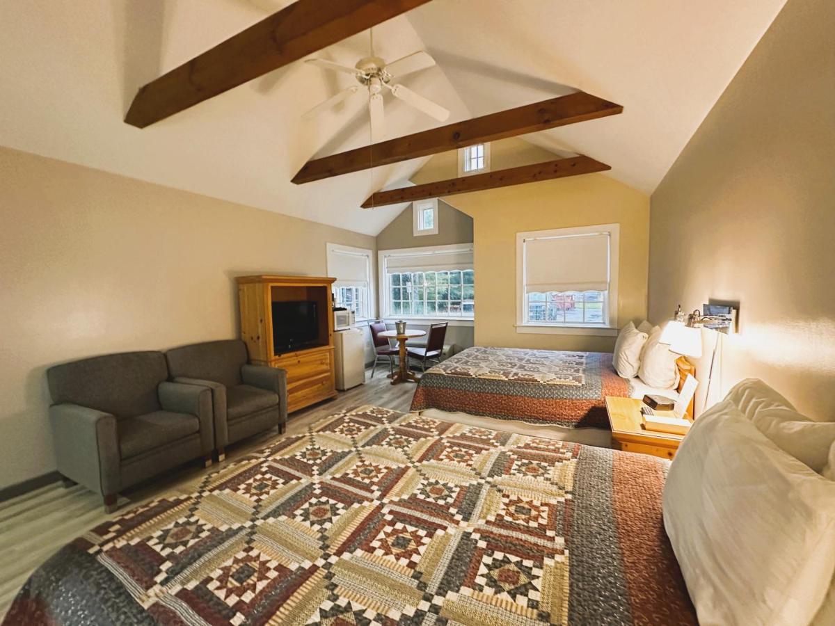 Spruce Lane Lodge and Cottages - Housity