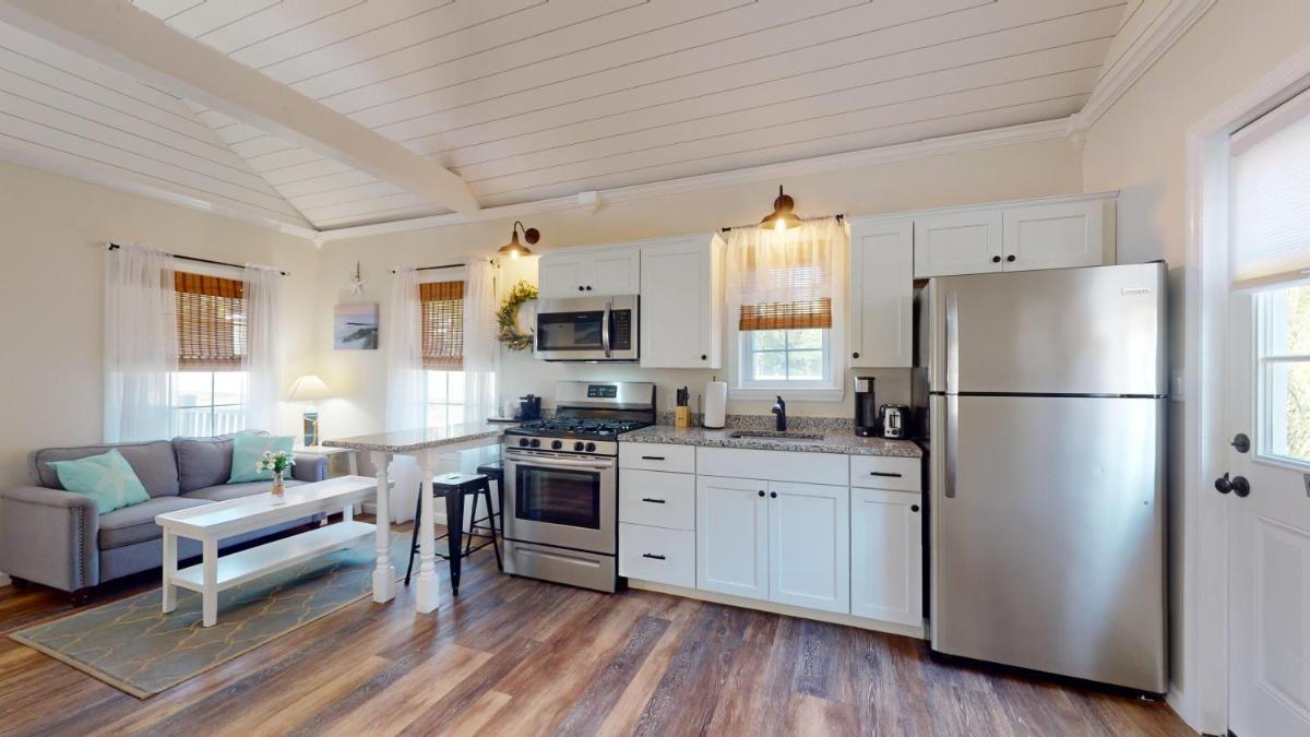 Coastal Estate - Housity