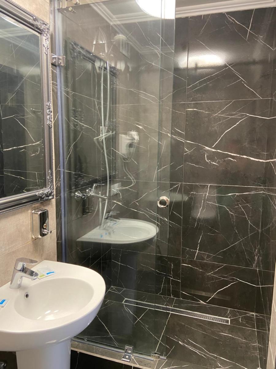 Ideal Hotel - Housity