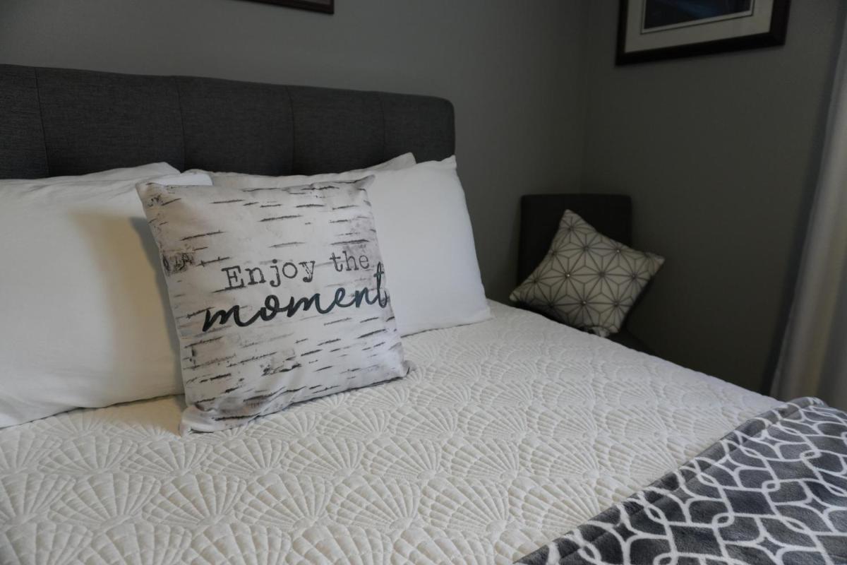 The Blue Jay Nest - Housity