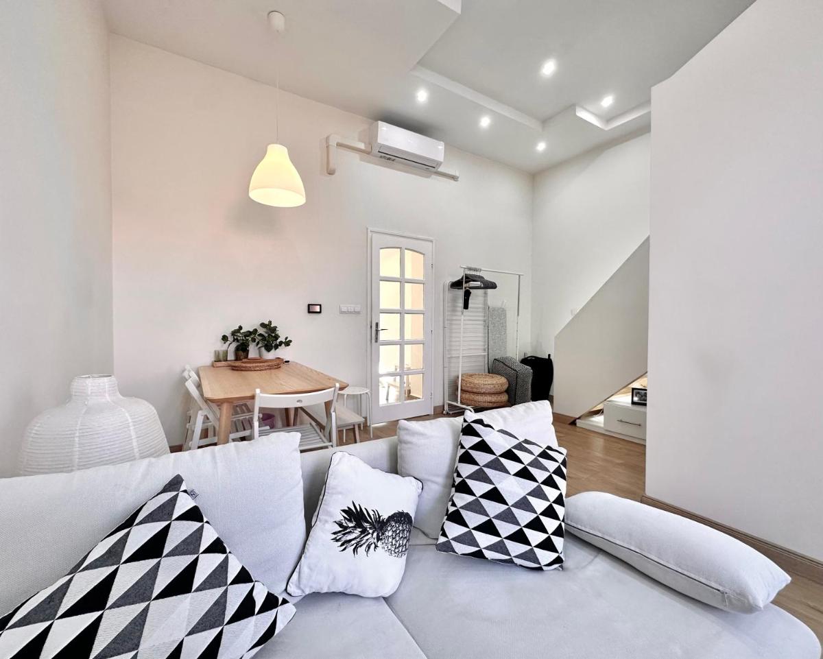 Suitetrails - Center Cozy Gozsdu HOME with 4PPL