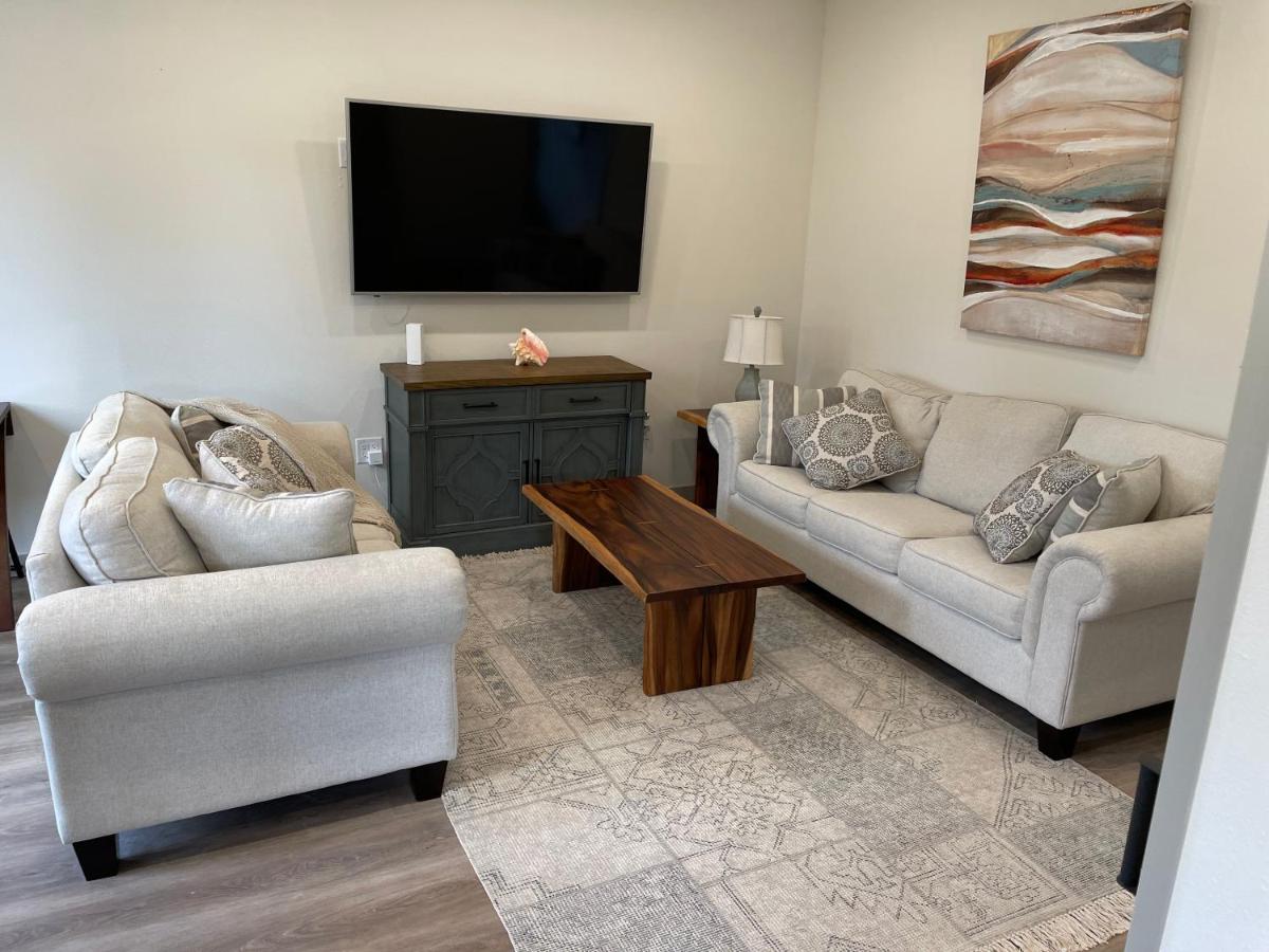 Country Oasis B - Housity