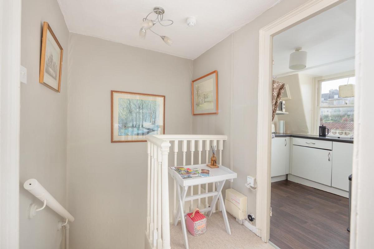 Lovely Georgian Loft in The Very Centre of Bath - Hizvo