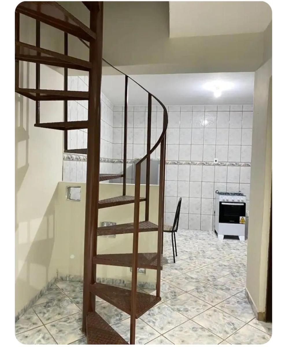 Casa para 9P com escada sem garagem - Housity