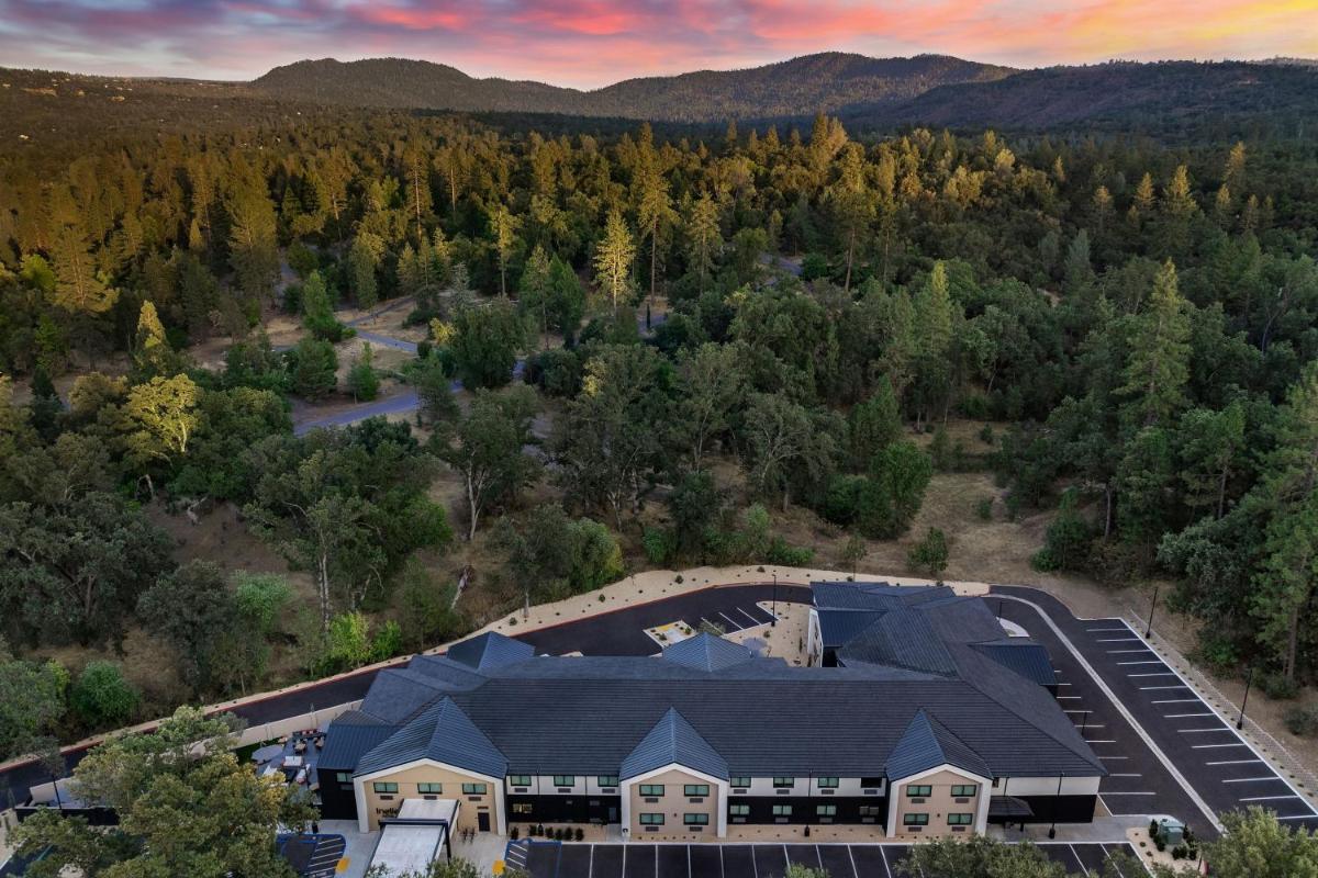 The Inelle, Oakhurst Yosemite, a Tribute Portfolio Hotel - Housity