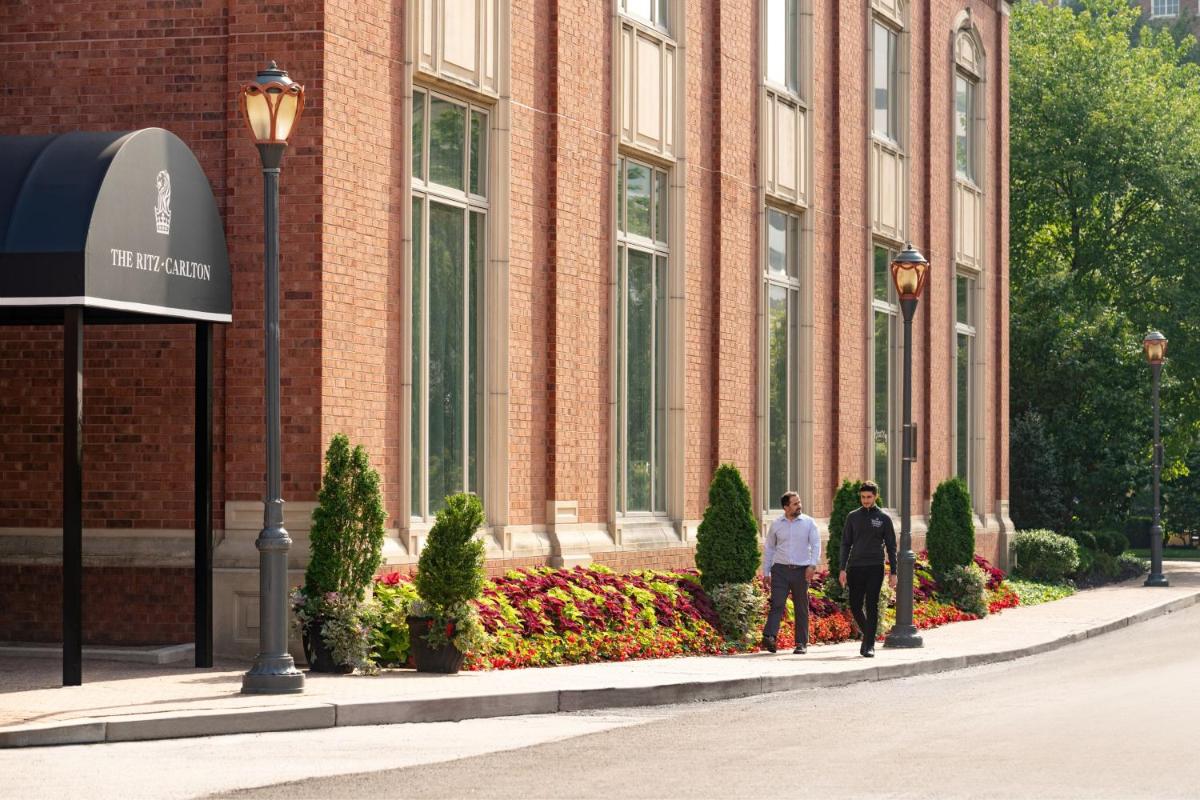 The Ritz-Carlton, St. Louis - Housity