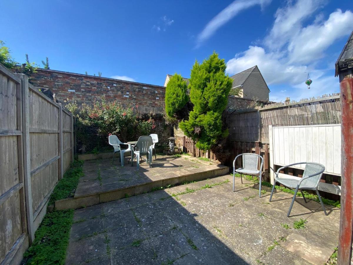 Seaside Cottage In Lowestoft In Suffolk Ref 99004U - Housity