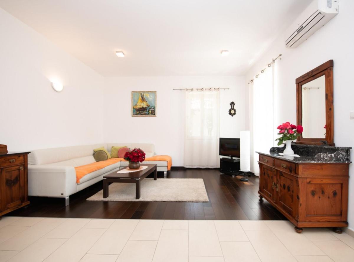 Elegant Lovran Apartment with Sea view - Housity