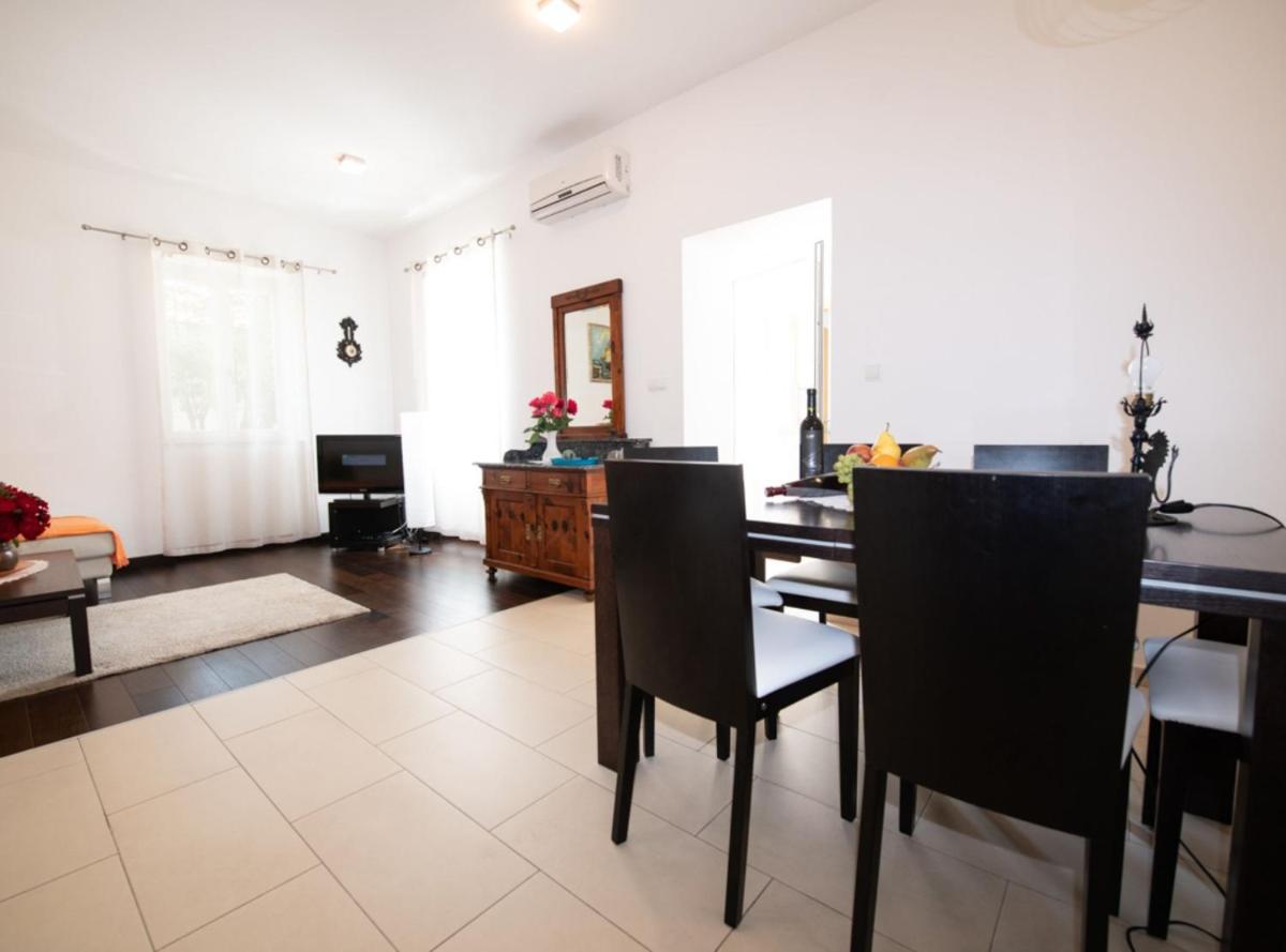 Elegant Lovran Apartment with Sea view - Housity