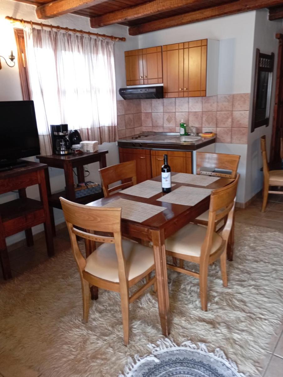 ALEXANDER HOUSES LIVADI ARACHOVAS - Housity