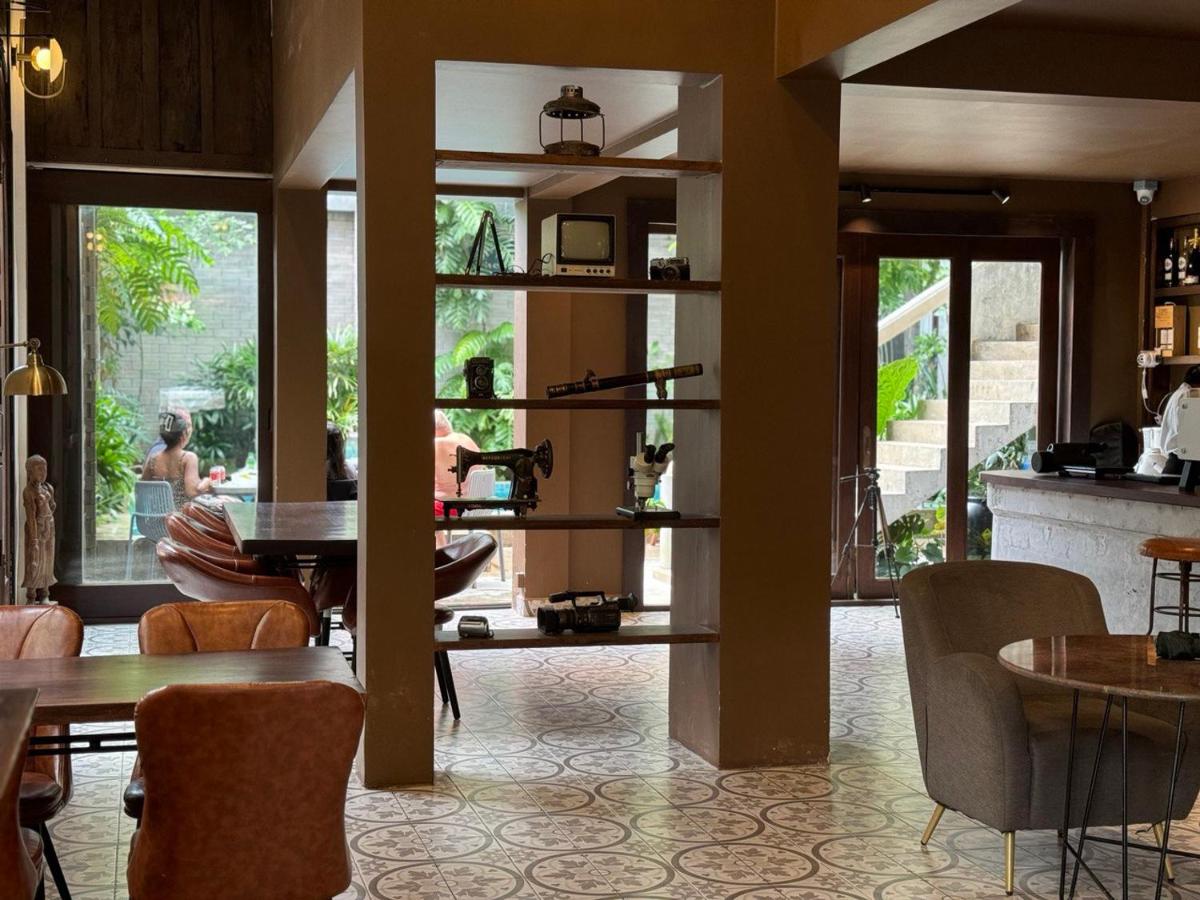 The J Break Boutique - Housity