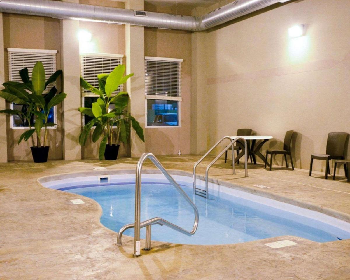 Sleep Inn & Suites And Conference Center Downtown - Housity