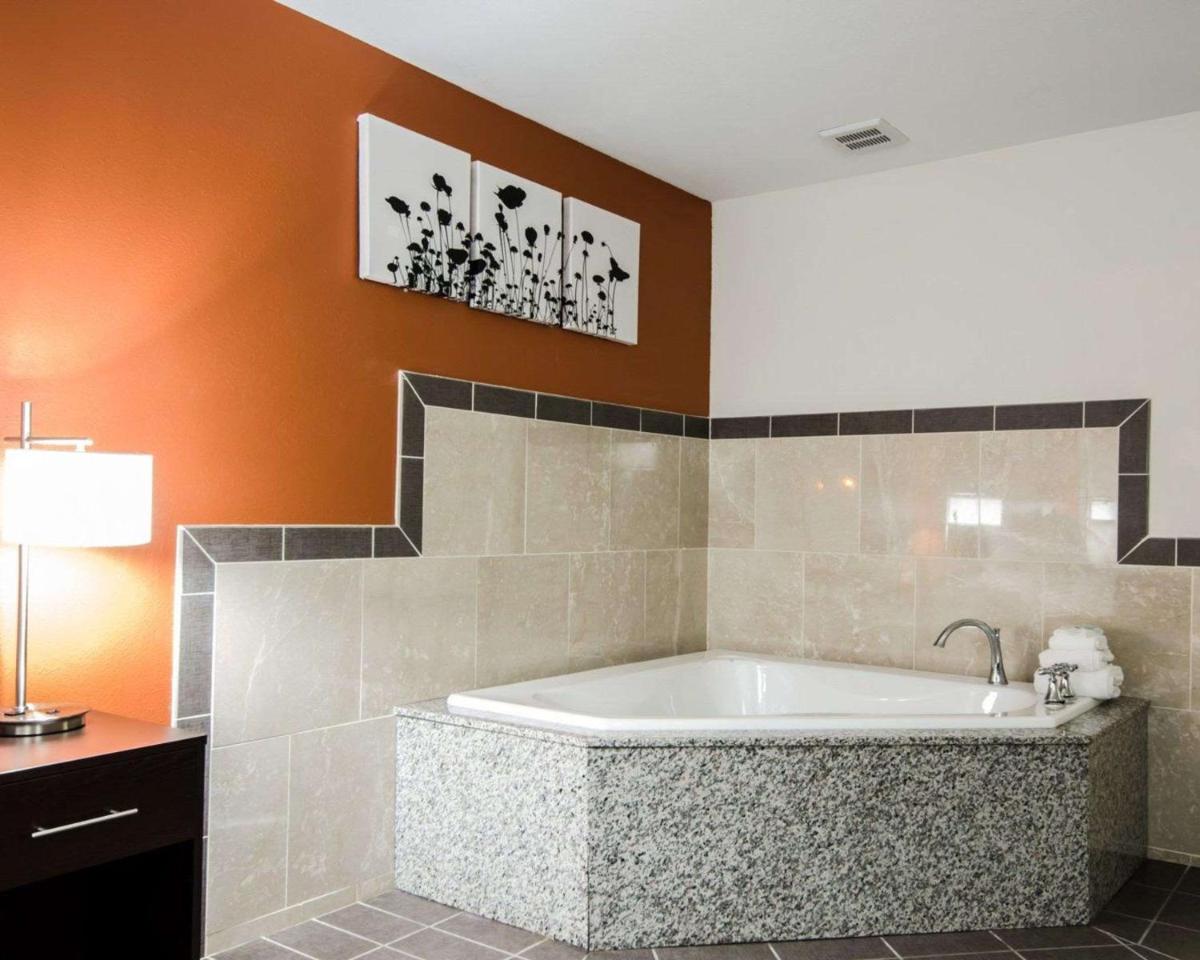 Sleep Inn & Suites And Conference Center Downtown - Housity