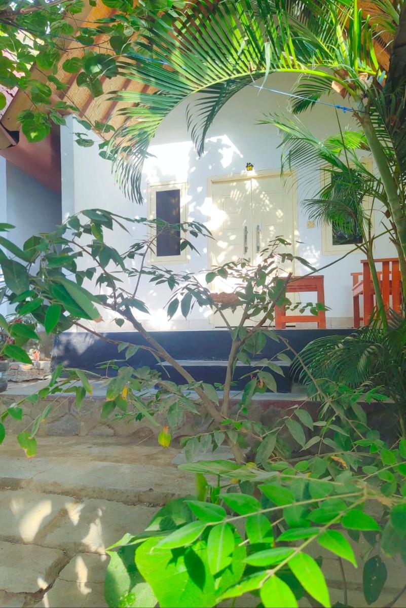 Putri Nyale Bungalow - Housity