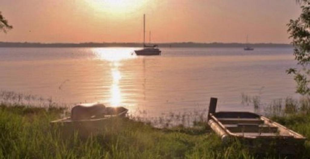 Crystal Cove Riverfront Resort - Housity