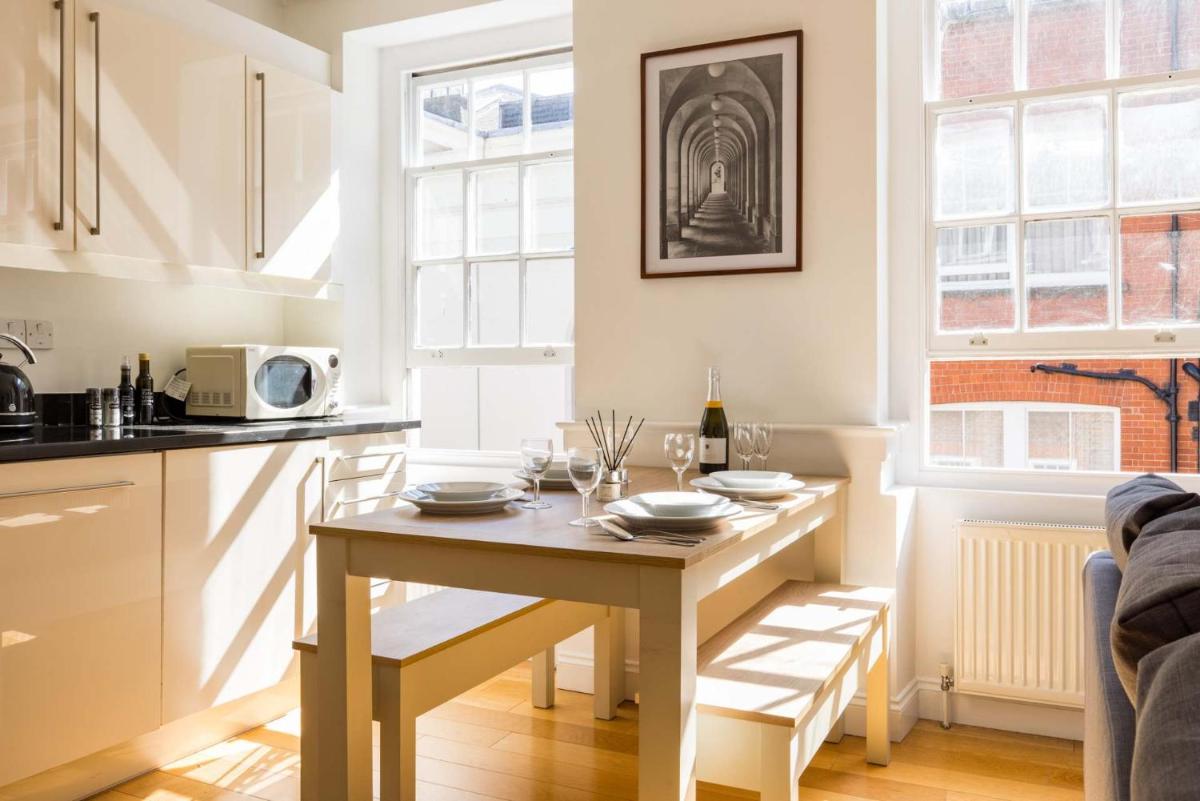 Contemporary 1 Bedroom Bloomsbury Apartment - Housity