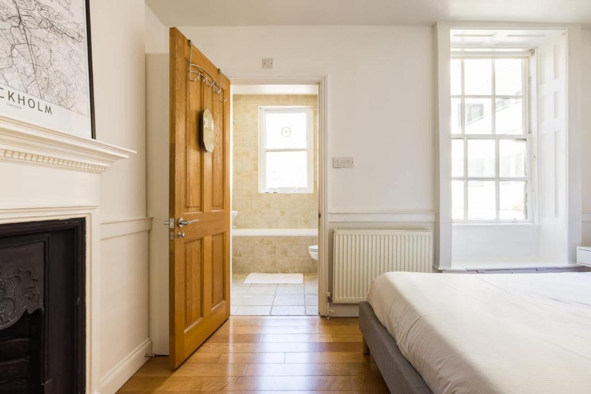 Contemporary 1 Bedroom Bloomsbury Apartment - Housity