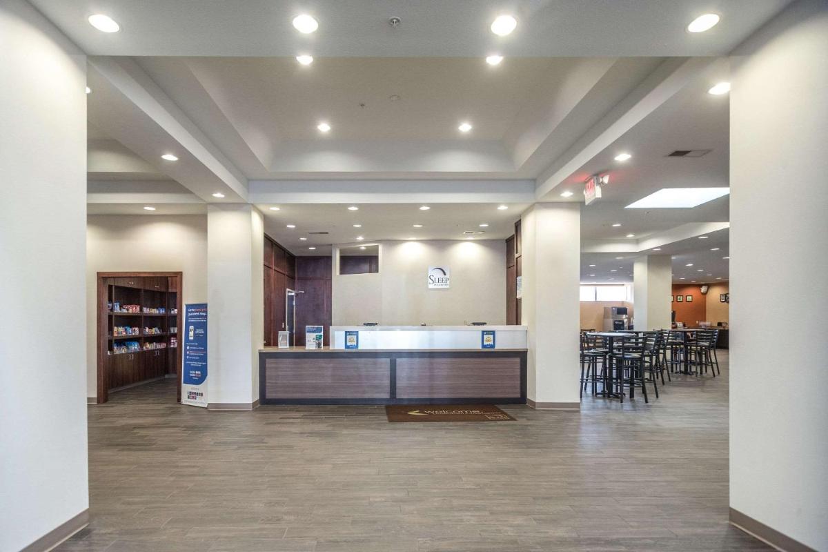 Sleep Inn & Suites And Conference Center Downtown - Housity