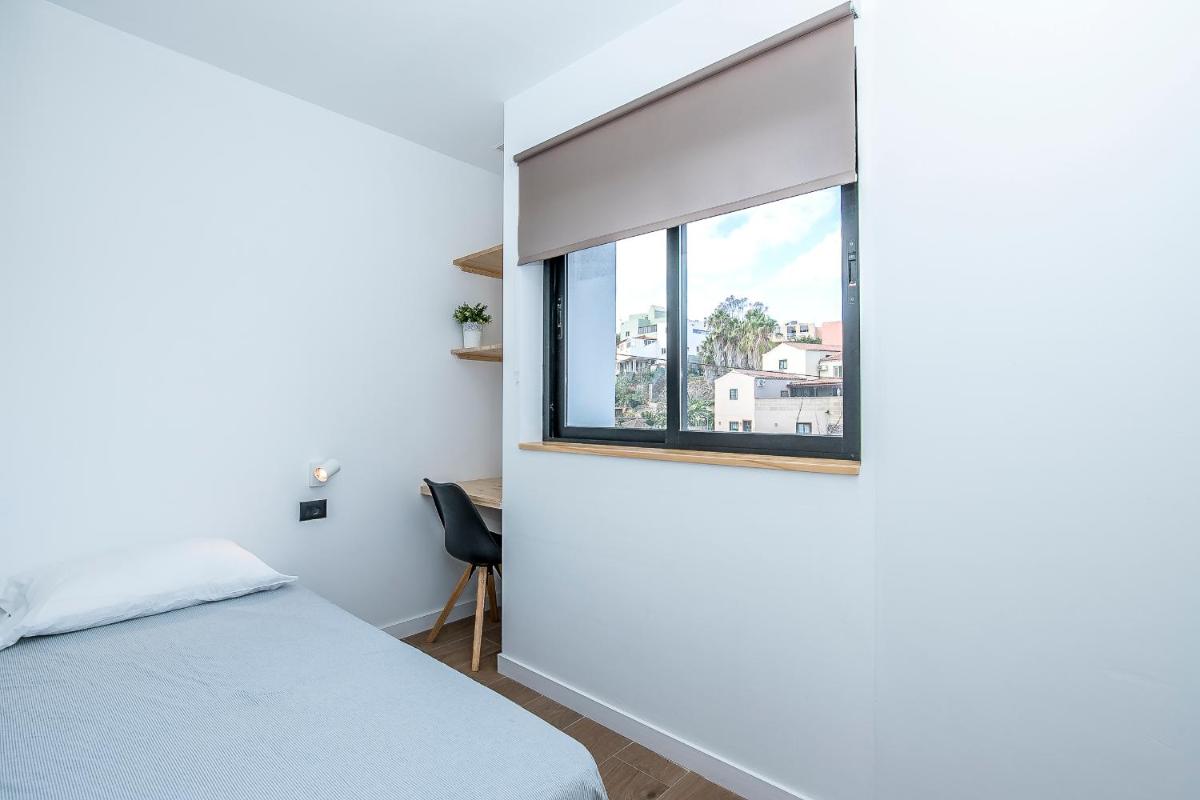 Lea Modern Attic Escape with Peaceful Terrace - Housity