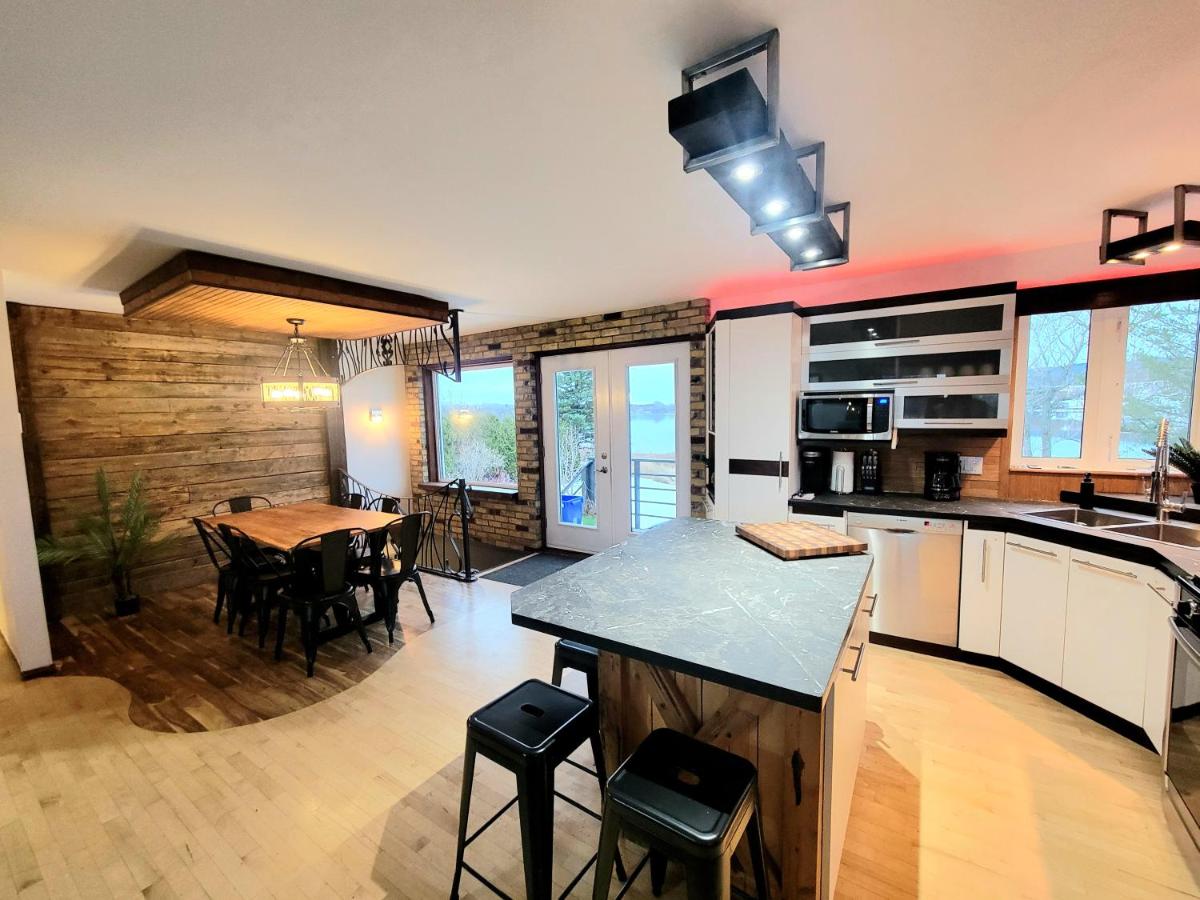 3CH - Bord de lac & Spa, foyer, billard, AC et plus - Housity