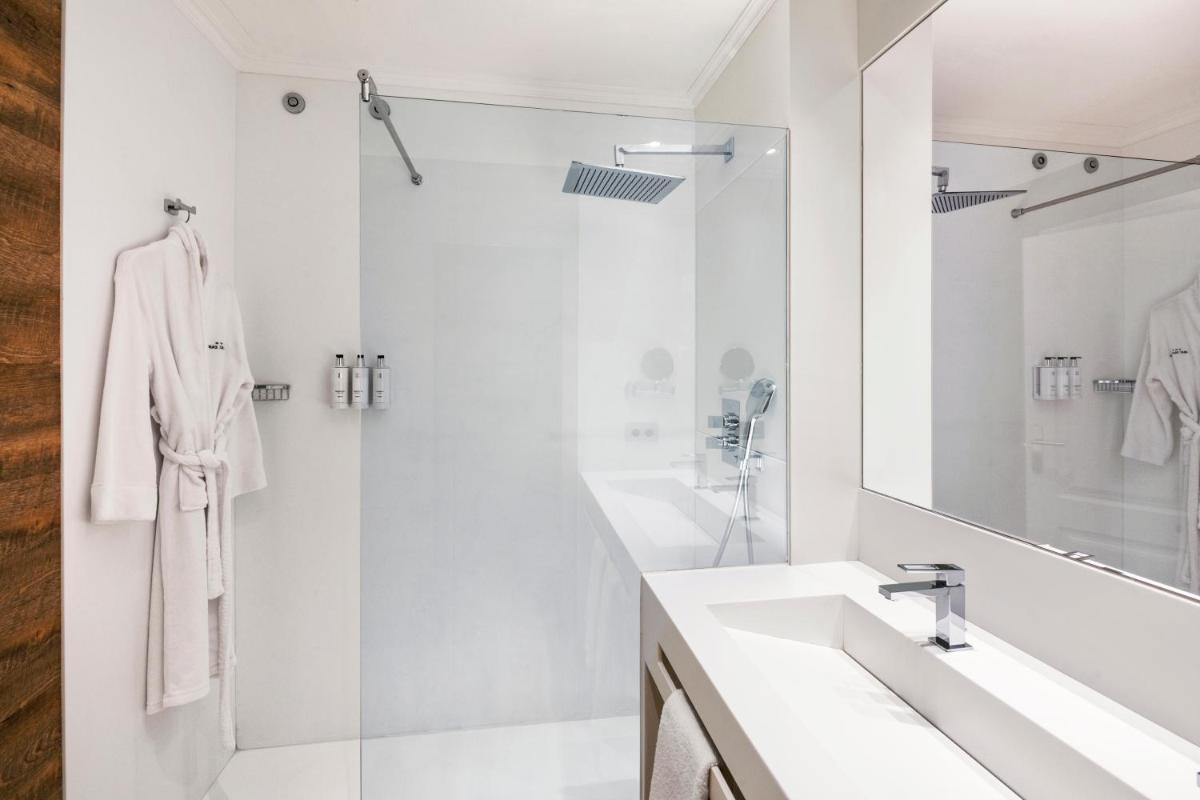 Un baño de Mas Tapiolas