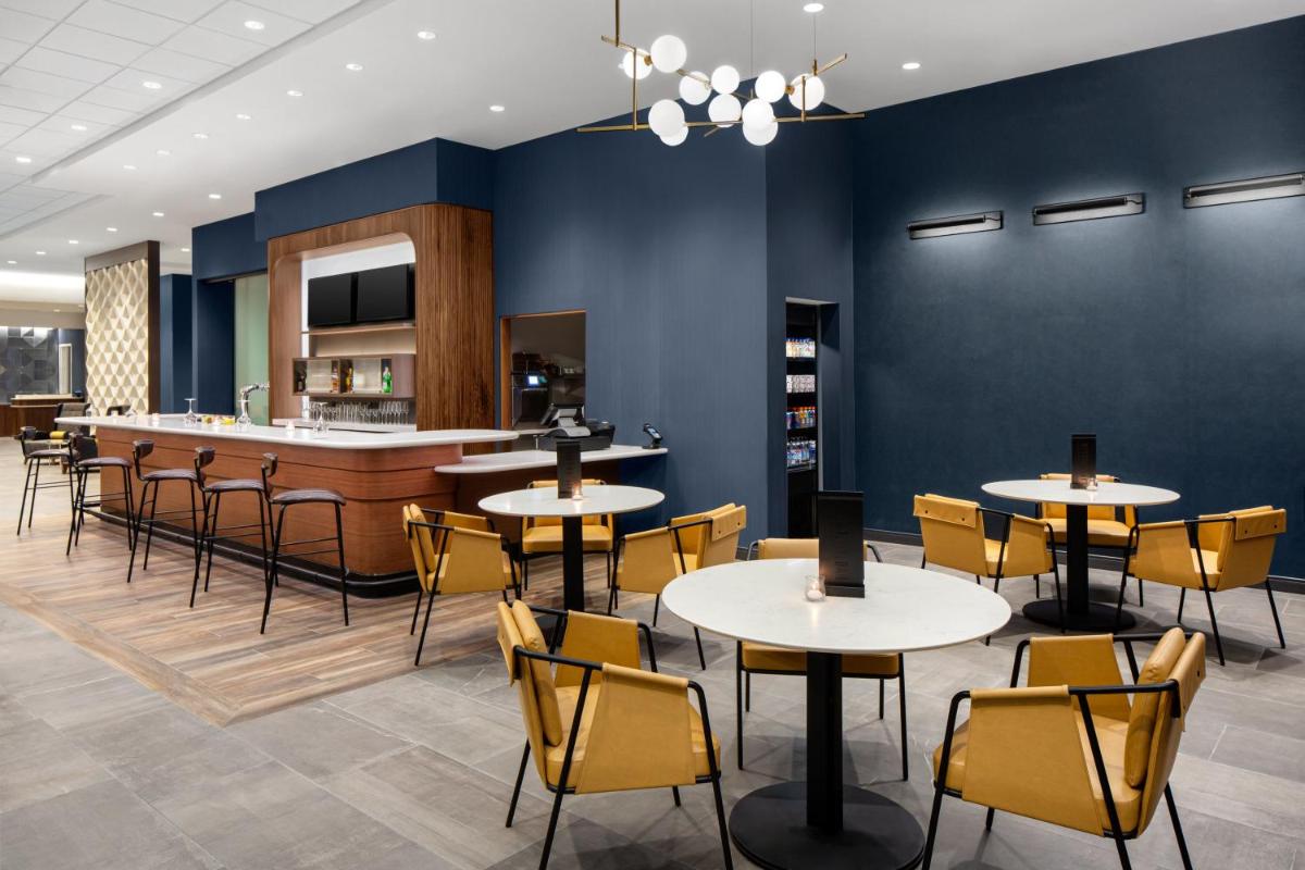Courtyard by Marriott Lansing Downtown - Housity