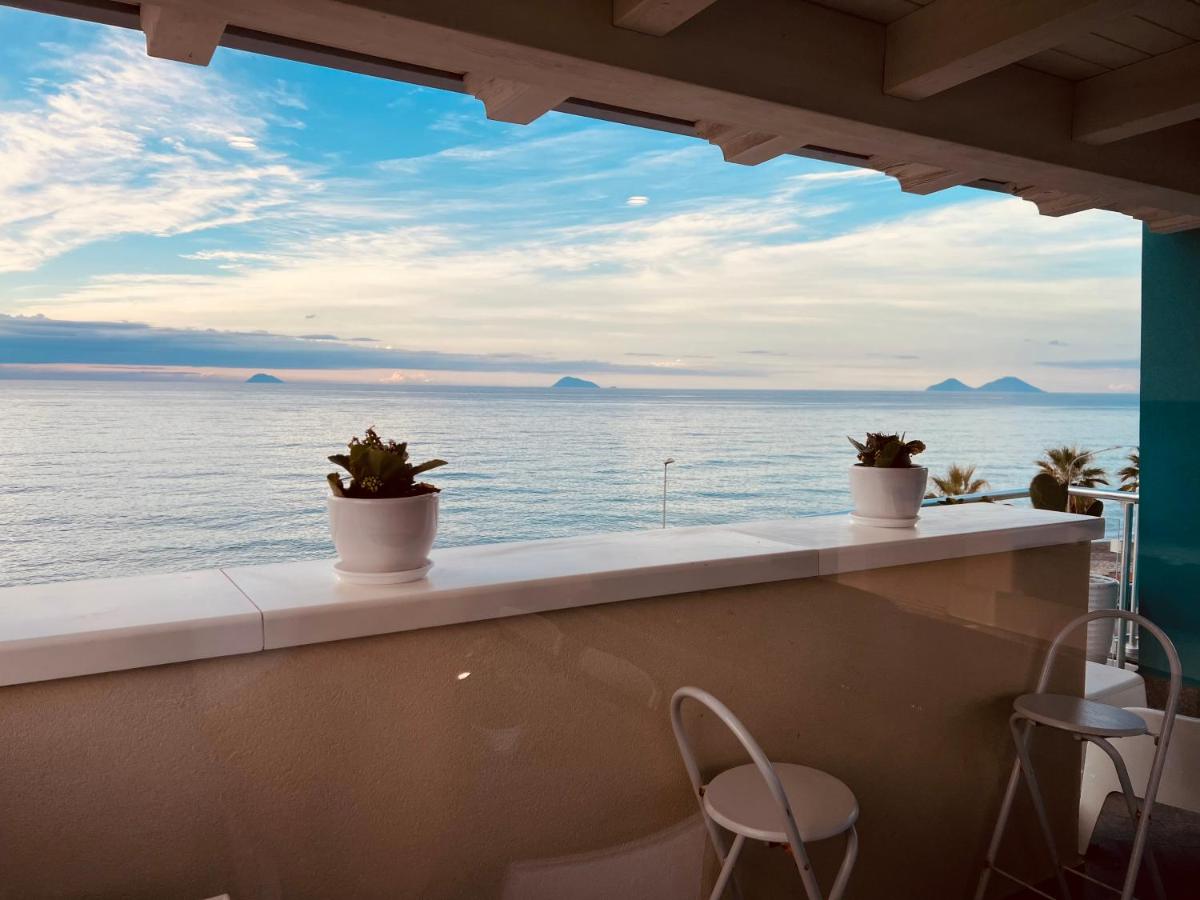 "I MORI LUXORY APARTMENTS" - Attico mansardato con incantevole vista mare - Housity