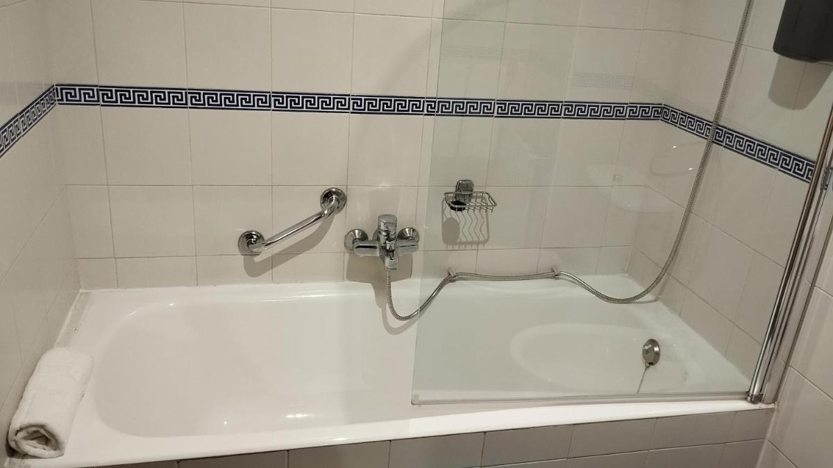 Hotel Covaleda Soria - Housity
