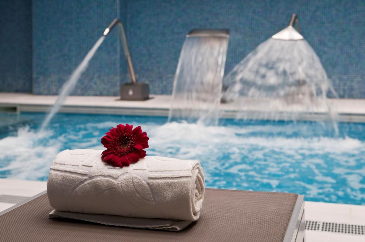 A piscina em ou perto de Holiday Inn Porto Gaia by IHG