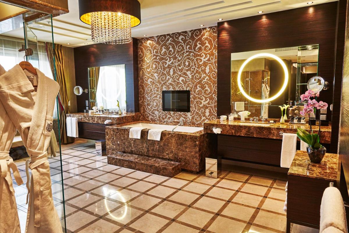 TV/Unterhaltungsangebot in der Unterkunft Steigenberger Icon Frankfurter Hof TV/Unterhaltungsangebot in der Unterkunft Steigenberger Icon Frankfurter Hof