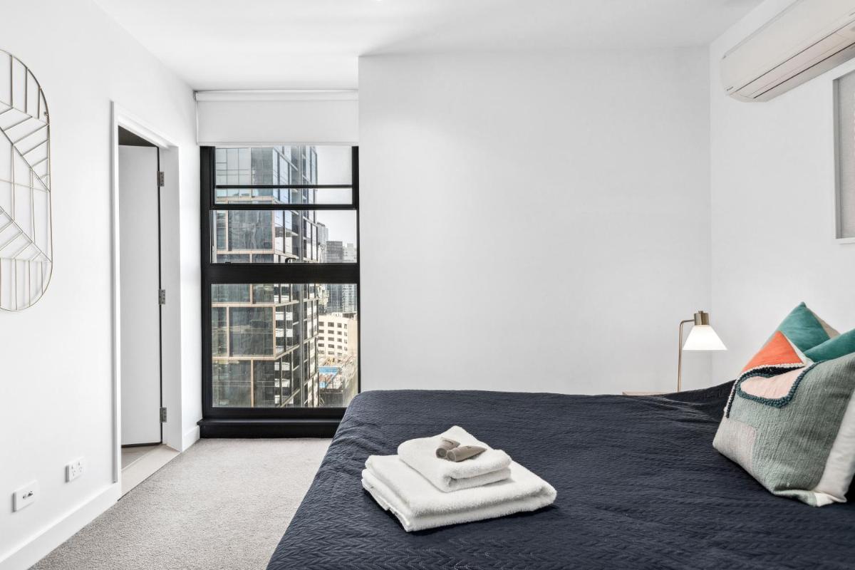 Orange Stay at Melbourne Quarter - Housity